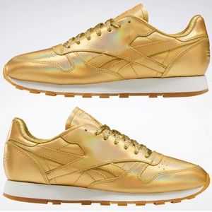 NIB REEBOK CLASSIC LEATHER WONDER WOMAN FX7194 SIZE 7